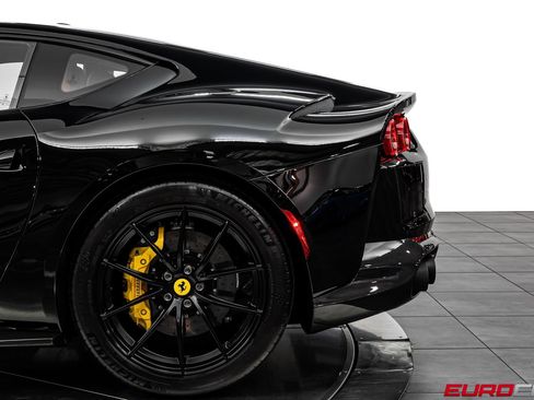 Used 2020 Ferrari 812 Superfast RWD image 19