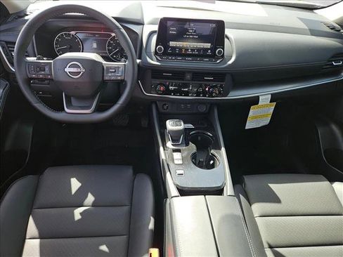 Used 2025 Nissan Rogue SV w/ SV Premium Package FWD image 12