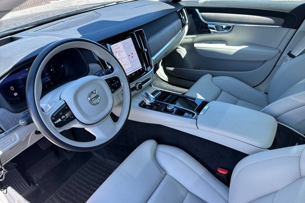 Used 2024 Volvo S90 T8 Ultimate AWD/4WD image 4
