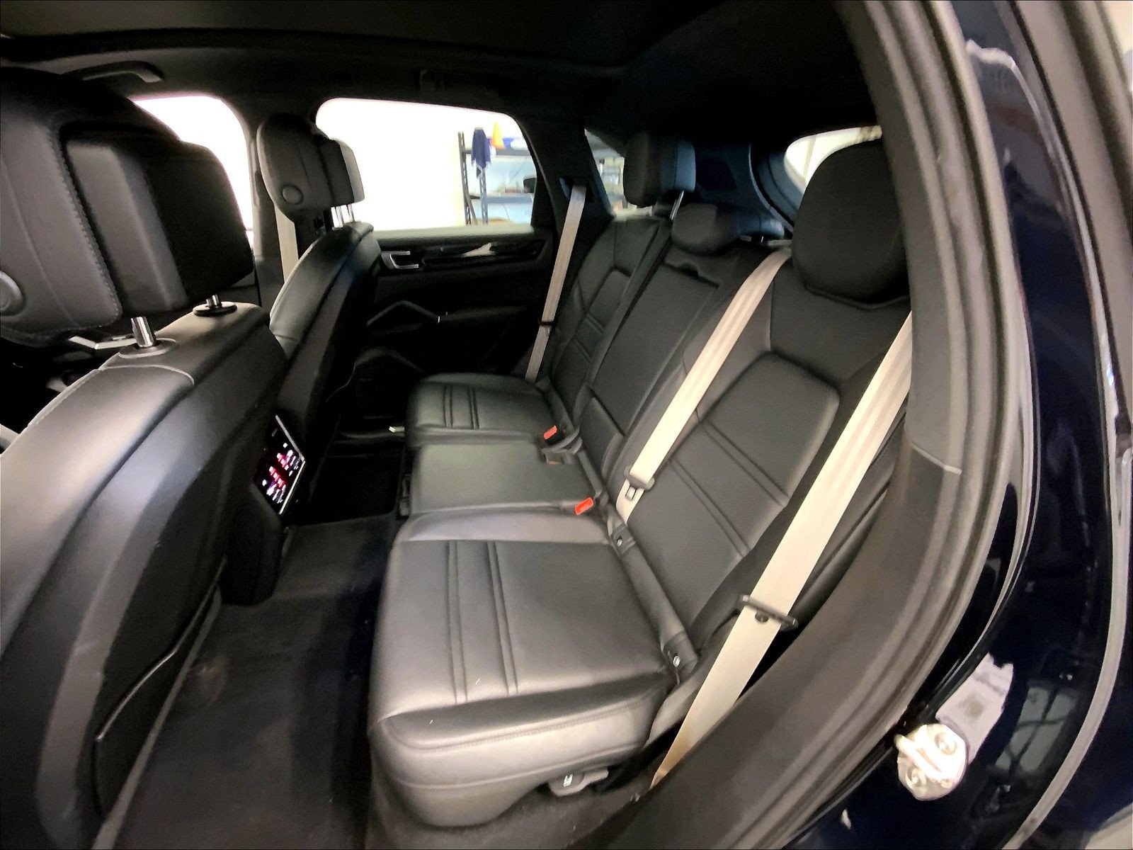 Certified 2023 Porsche Cayenne Platinum Edition AWD/4WD image 24