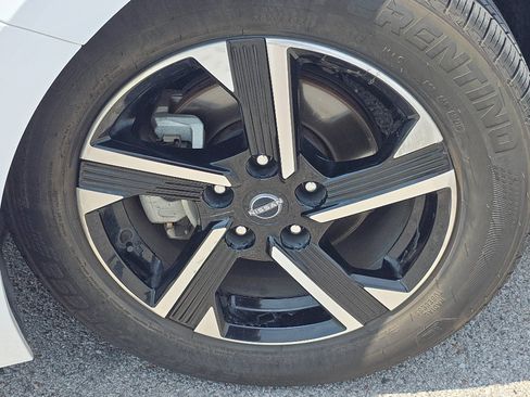 Used 2024 Nissan Sentra SV FWD image 3