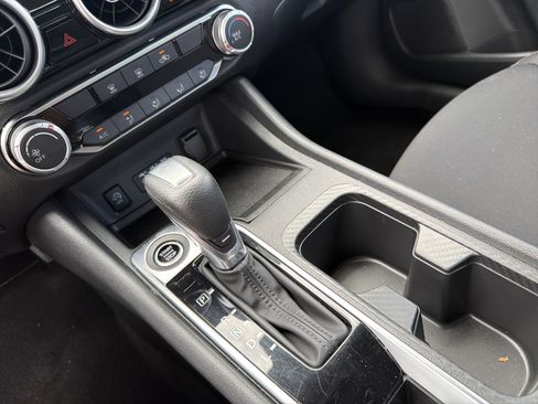 Used 2025 Nissan Sentra SV FWD image 9