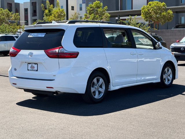 Used 2020 Toyota Sienna LE w/ Carpet Mat Package FWD image 6