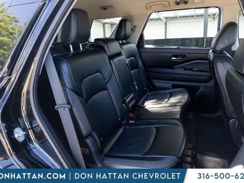 Used 2023 Nissan Pathfinder SL AWD/4WD image 18