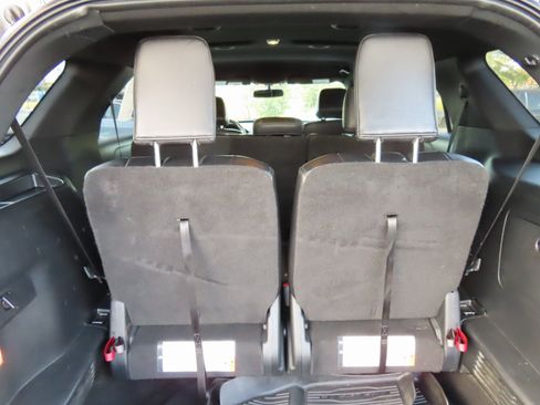 Used 2017 Ford Explorer XLT w/ Equipment Group 202A image 35