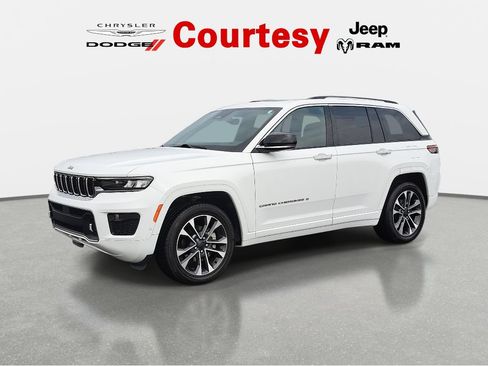 Certified 2024 Jeep Grand Cherokee Overland w/ Trailer Tow Package AWD/4WD image 8