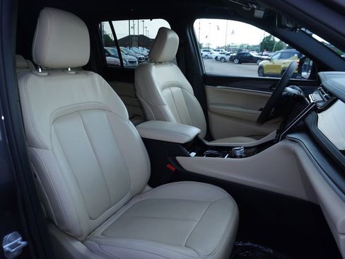 Used 2022 Jeep Grand Cherokee Limited 4xe w/ Luxury Tech Group II AWD/4WD image 31