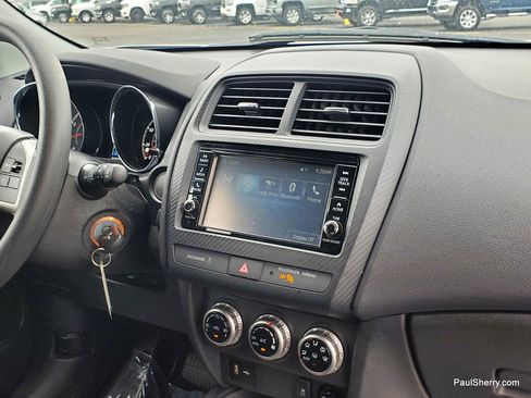 Used 2025 Mitsubishi Outlander Sport SE AWD/4WD image 27