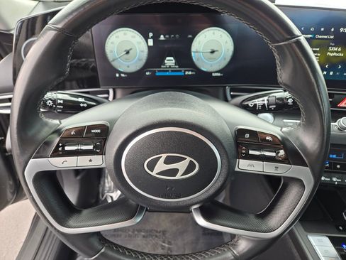 Used 2024 Hyundai Elantra Limited image 19