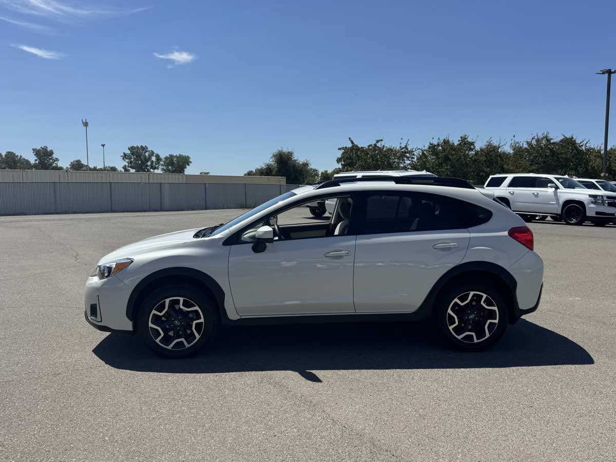 Used 2017 Subaru Crosstrek 2.0i Premium w/ Moonroof Package AWD/4WD image 6