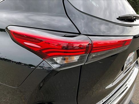 Used 2022 Toyota Highlander Platinum AWD/4WD image 28