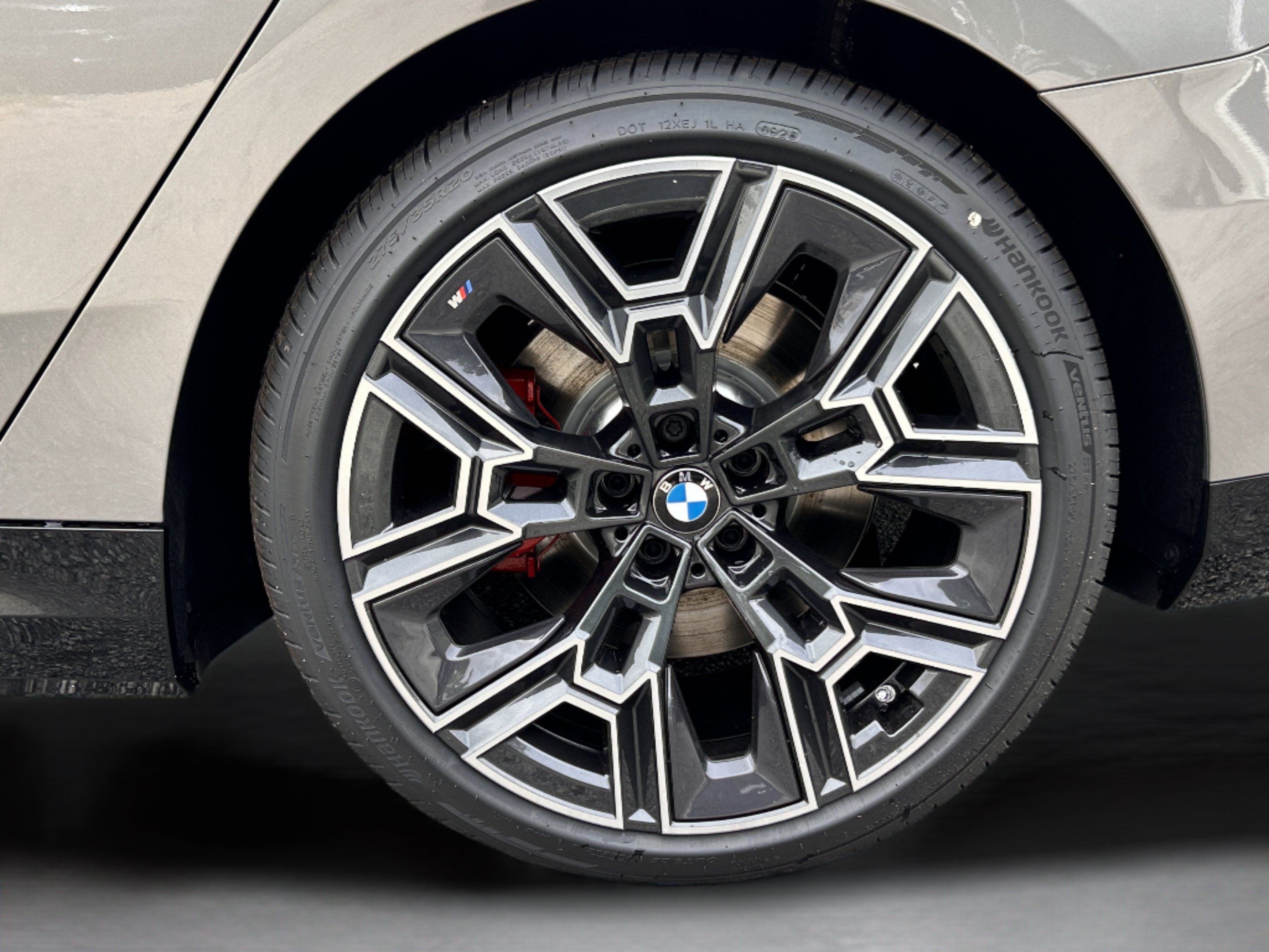 Used 2027 BMW i5 eDrive40 w/ M Sport Package RWD image 33