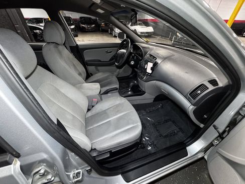 Used 2010 Hyundai Elantra GLS FWD image 17