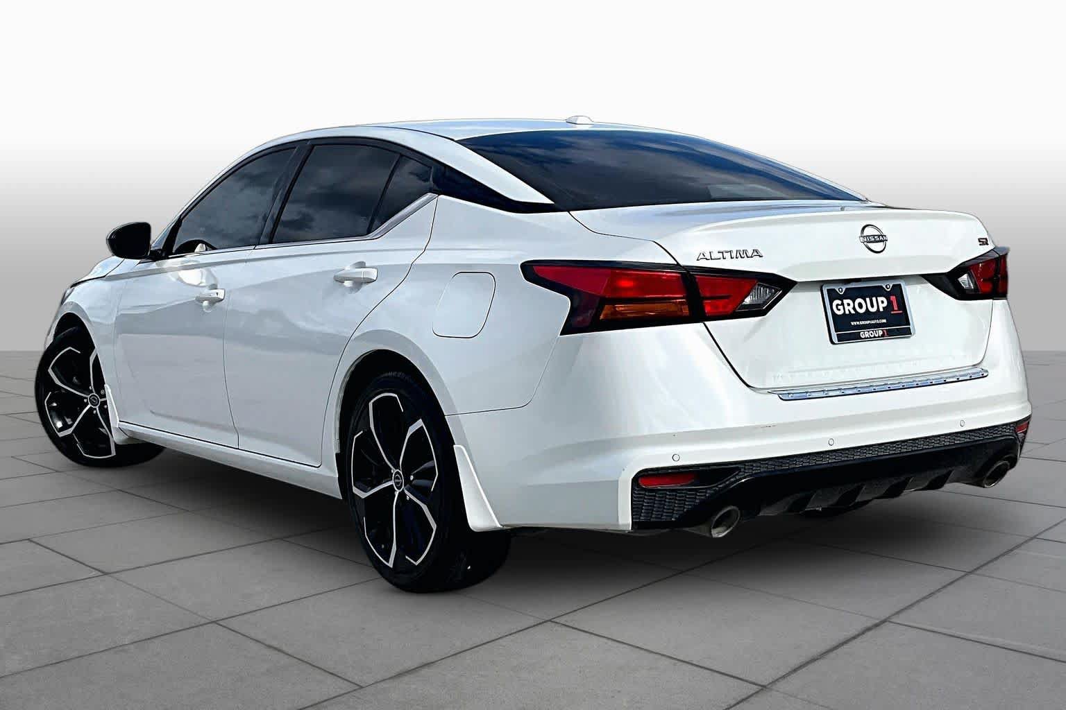 Used 2023 Nissan Altima 2.5 SR FWD image 12