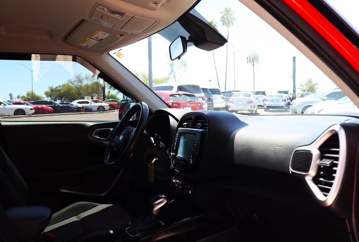 Used 2020 Kia Soul GT-Line FWD image 32