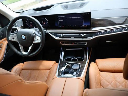 Used 2024 BMW X7 xDrive40i w/ Climate Comfort Package AWD/4WD image 13