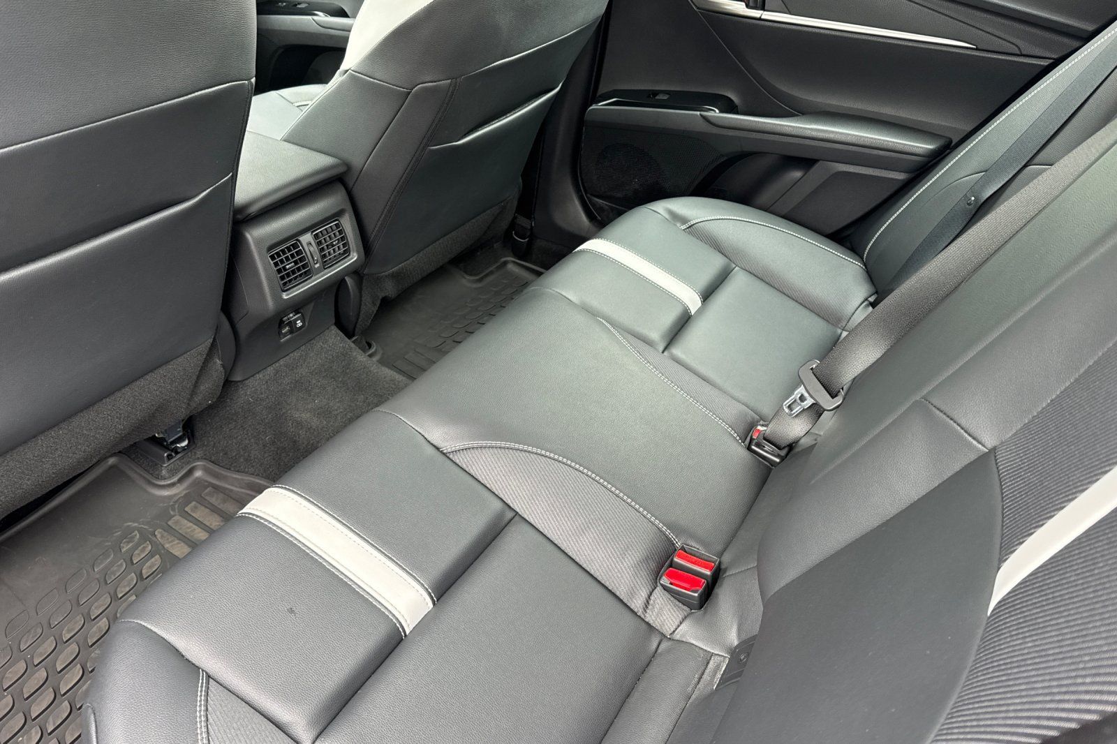 Used 2026 Toyota Camry SE w/ Convenience Package FWD image 16