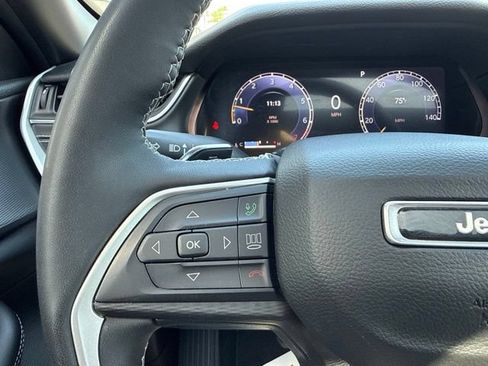 Used 2023 Jeep Grand Cherokee Altitude AWD/4WD image 16