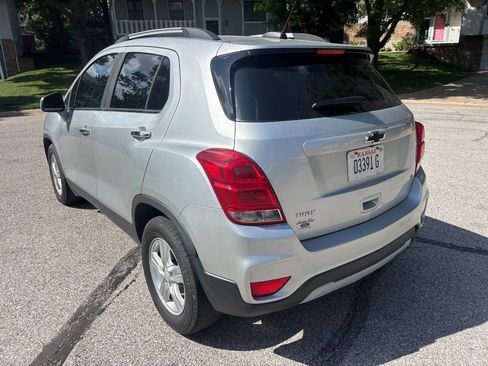 Used 2019 Chevrolet Trax LT w/ LT Convenience Package FWD image 8