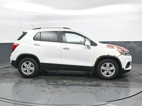 Used 2017 Chevrolet Trax LT w/ LT Convenience Package FWD image 5