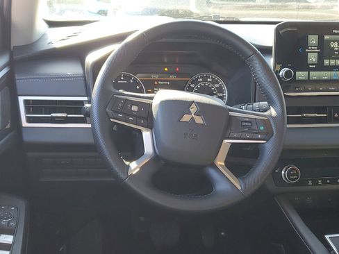 Used 2024 Mitsubishi Outlander SE AWD/4WD image 12