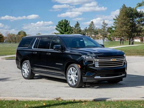 Used 2023 Chevrolet Suburban High Country w/ LPO, Illumination Package AWD/4WD image 2