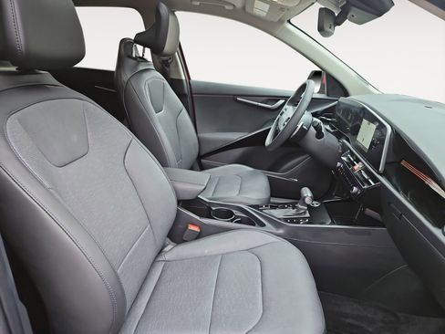 Used 2023 Kia Niro SX Touring image 15