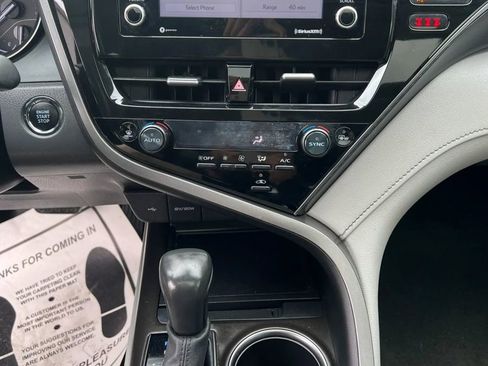 Used 2024 Toyota Camry SE w/ Convenience Package FWD image 18