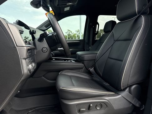 Used 2025 Chevrolet Tahoe Premier AWD/4WD image 16