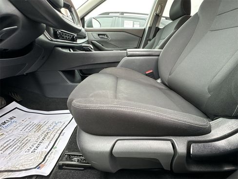 Used 2023 Nissan Rogue S image 4