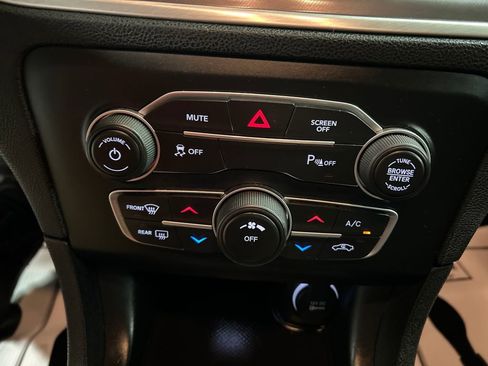 Used 2022 Dodge Charger SXT image 18