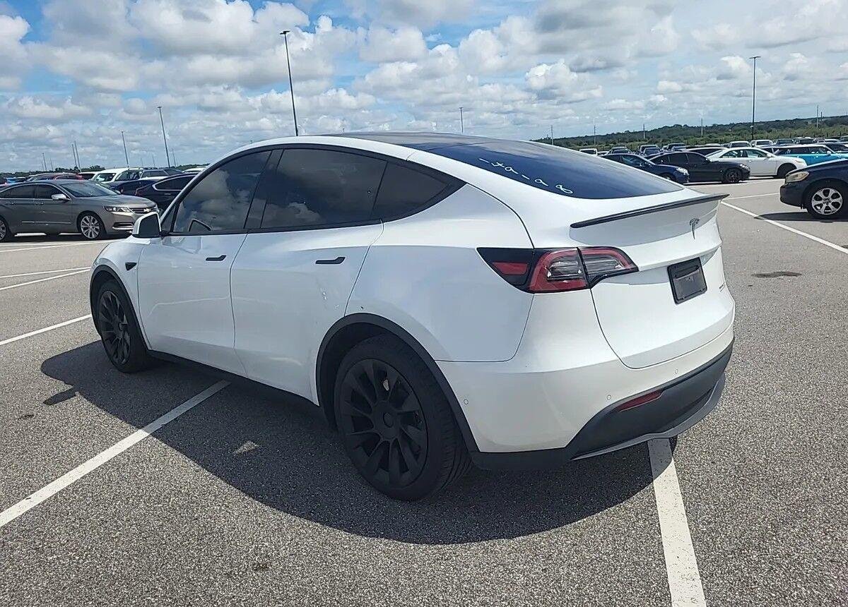 Used 2021 Tesla Model Y Long Range AWD/4WD image 3