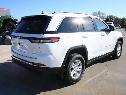New 2025 Jeep Grand Cherokee Laredo w/ MOPAR Finishing Package image 19