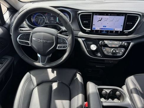 New 2026 Chrysler Pacifica Select FWD image 18