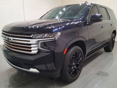 Used 2024 Chevrolet Tahoe High Country AWD/4WD image 3