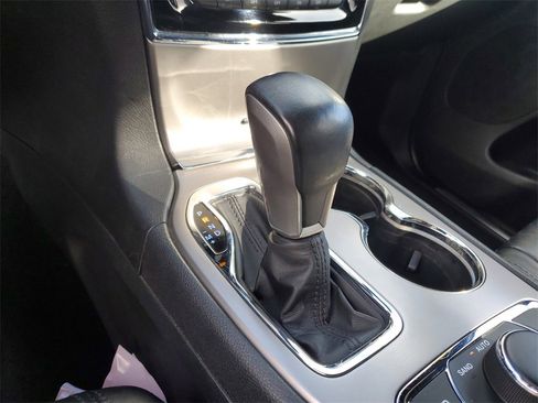 Used 2019 Jeep Grand Cherokee Limited image 31