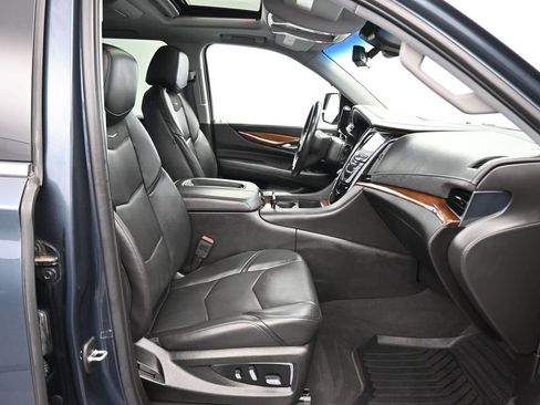 Used 2019 Cadillac Escalade Luxury image 55