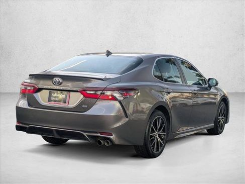 Used 2023 Toyota Camry SE image 5