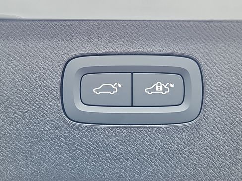 New 2026 Volvo XC90 B6 Ultra w/ Protection Package image 13