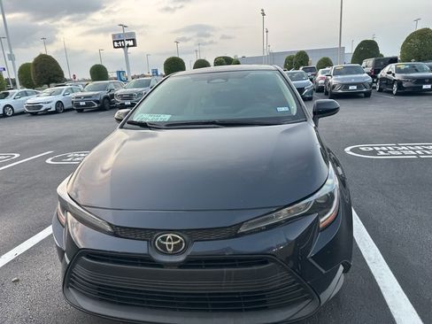 Used 2024 Toyota Corolla LE FWD image 2