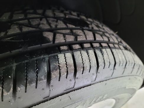 Used 2021 Chevrolet Equinox LT w/ LPO, Floor Liner Package image 24