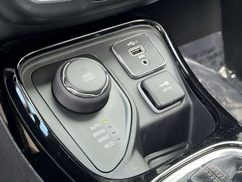Used 2021 Jeep Compass Limited image 28