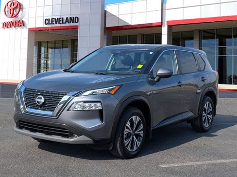 Used 2023 Nissan Rogue SV image 4