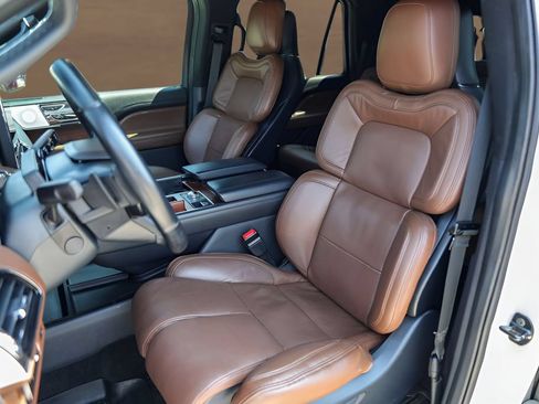 Used 2022 Lincoln Navigator L Reserve AWD/4WD image 7