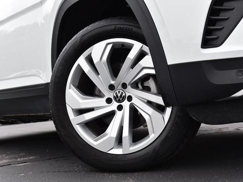 Used 2023 Volkswagen Atlas SE AWD/4WD image 3