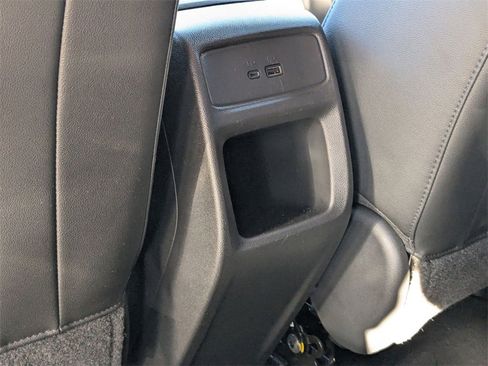 Used 2025 Chevrolet Trax LT w/ LT Convenience Package image 28