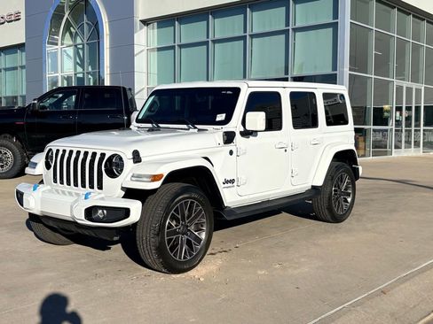Used 2022 Jeep Wrangler Unlimited Sahara image 12