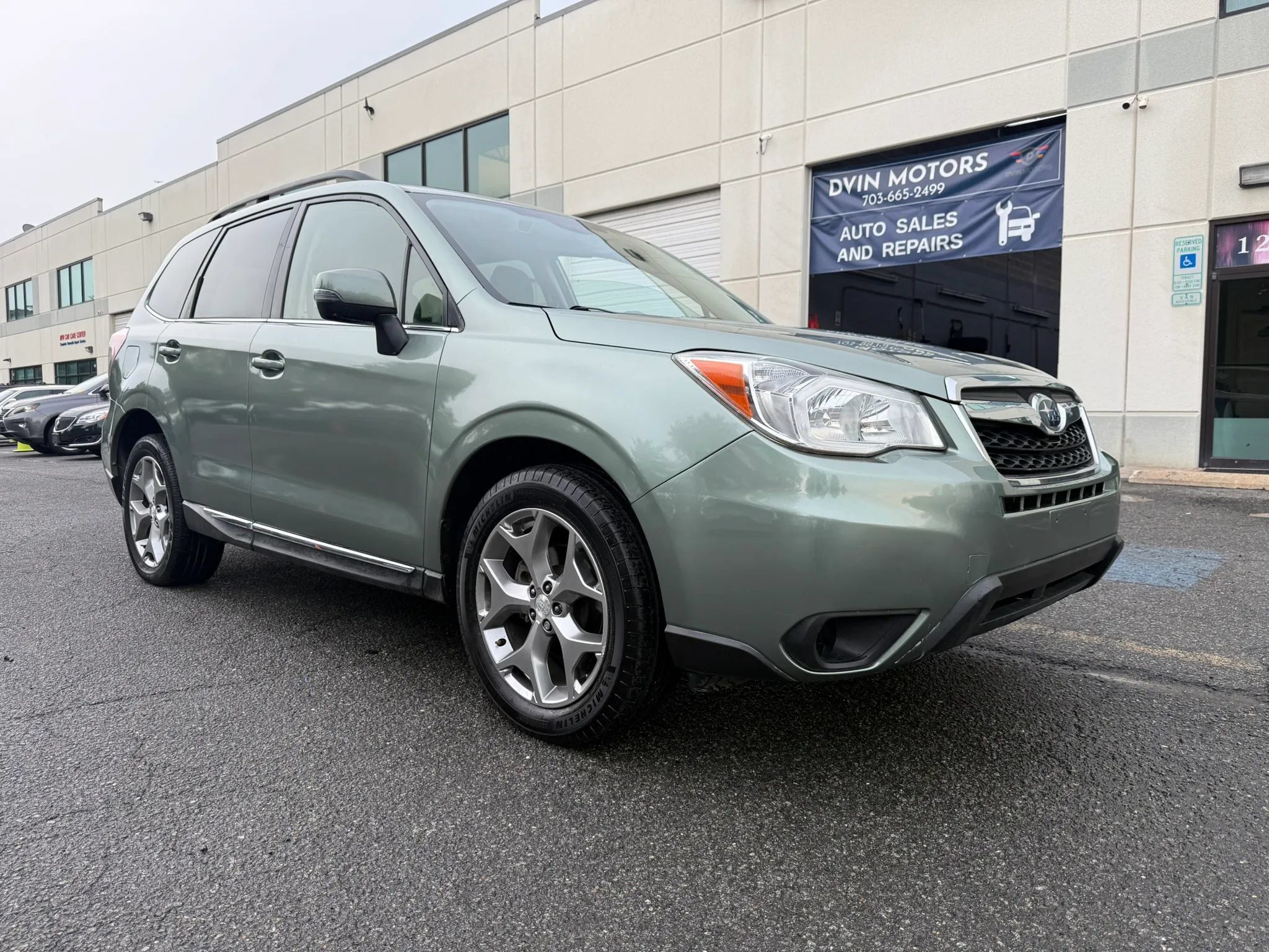 Used 2015 Subaru Forester 2.5i Touring w/ Eyesight & Navigation System AWD/4WD image 2