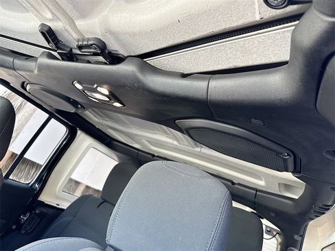 Used 2021 Jeep Wrangler Unlimited Islander image 19