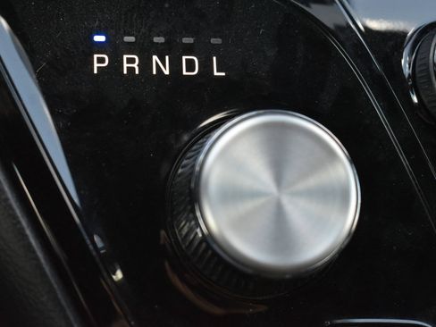 Used 2025 Chrysler Pacifica Select FWD image 31